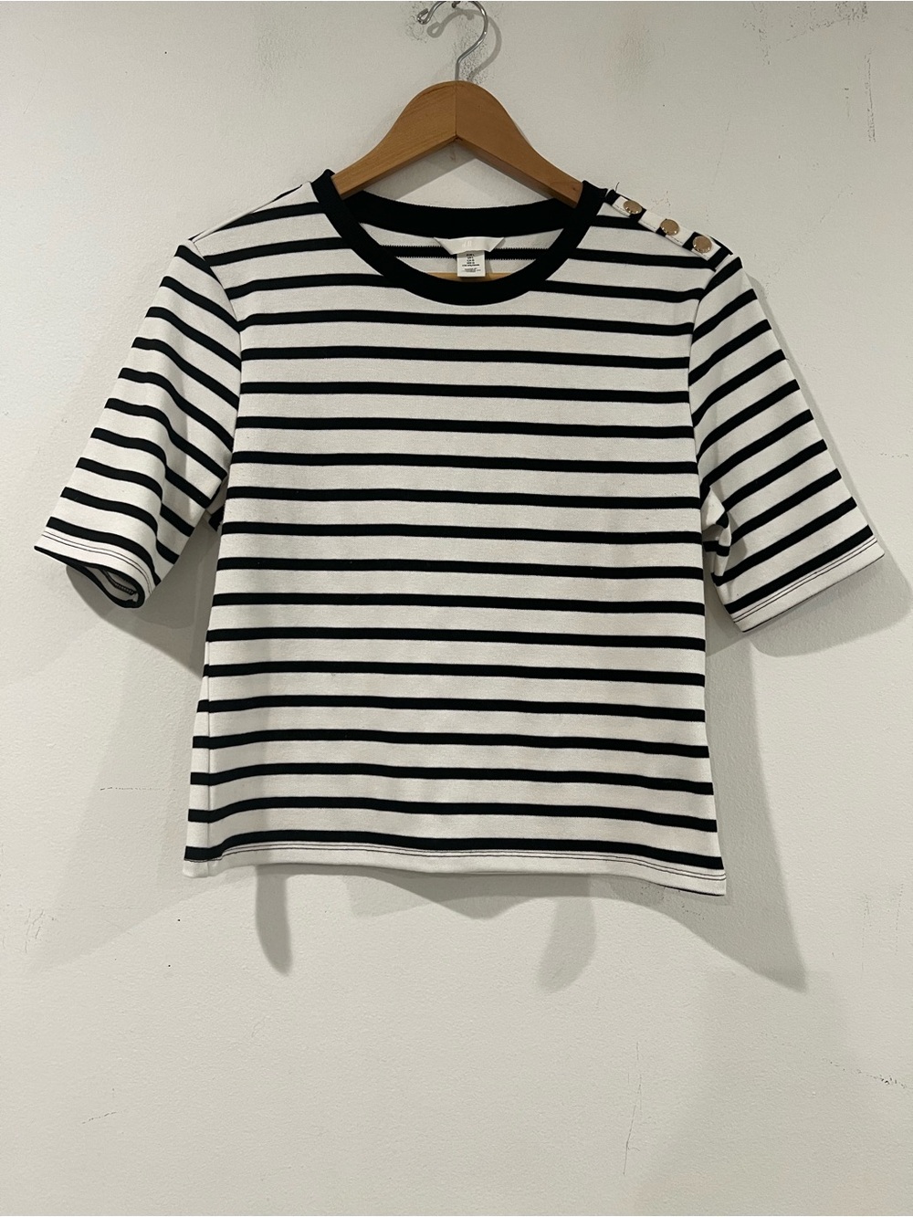 H &M Striped Short-Sleeve Crewneck Top in Black and White L